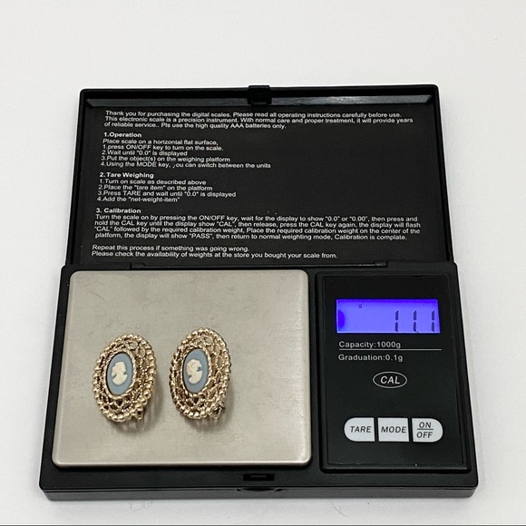 Vintage Sarah Coventry Cameo Earrings & Brooch - Picture 12 of 15